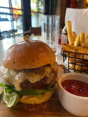 Loulou Petit Bistro & Speakeasy