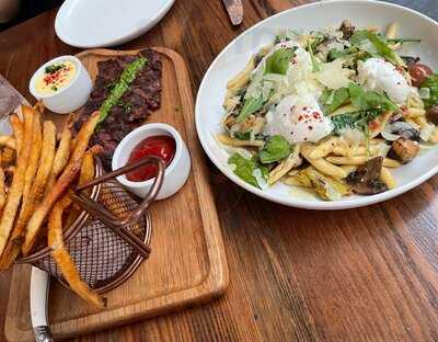 Loulou Petit Bistro & Speakeasy