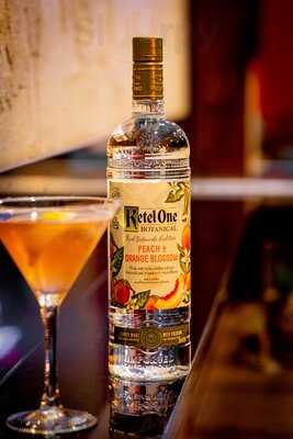 Lola's Burger & Tequila Bar