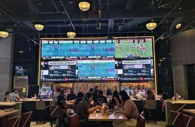 Pt’s Wings & Sports