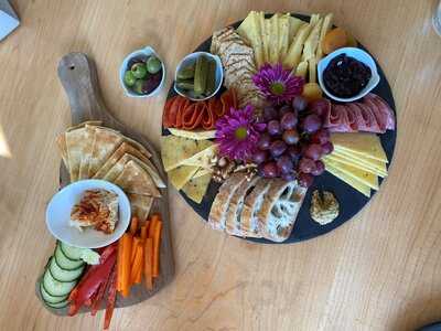 Veldy’s Artisan Cheese And Wine