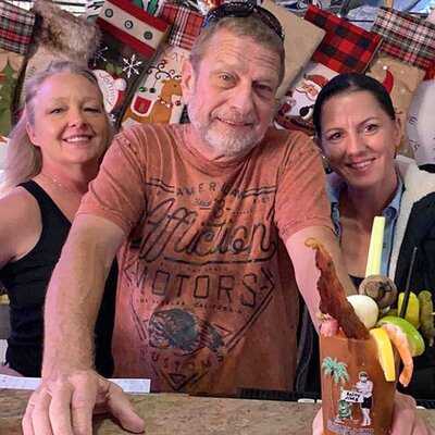 Salty Jims Island Bar & Grill