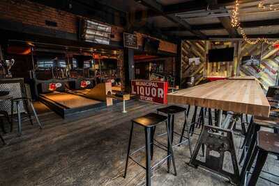 Hi And Dry Bowling & Beer