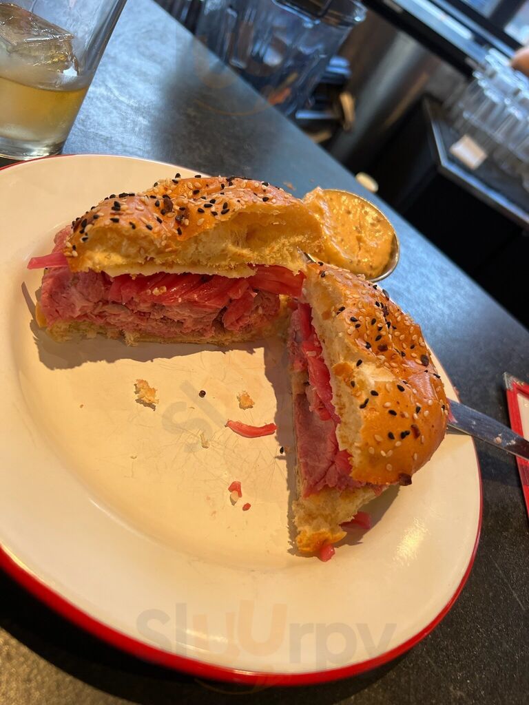 Cusser's Roast Beef & Seafood