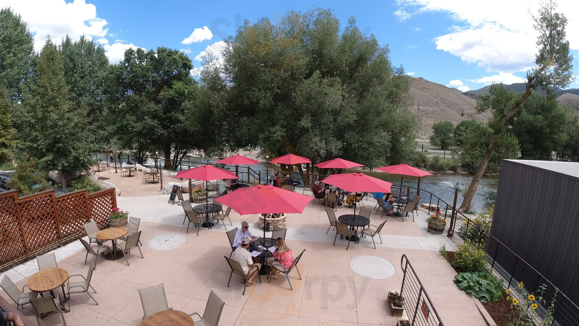 High Side! Bar & Grill