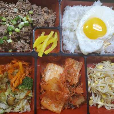 Nifty's Ramen And Smoothies