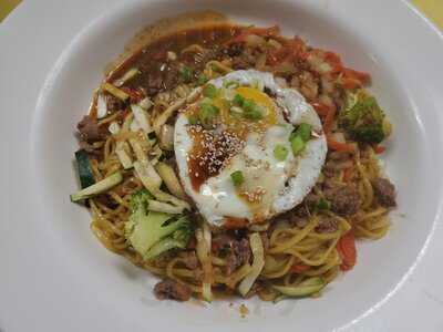 Nifty's Ramen And Smoothies