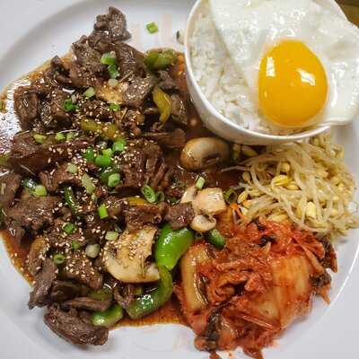 Nifty's Ramen And Smoothies