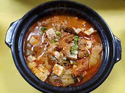 Nifty's Ramen And Smoothies