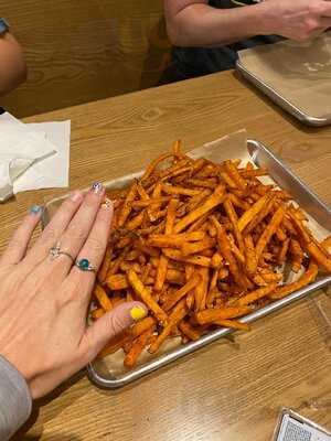 Mooyah Burgers, Fries & Shakes