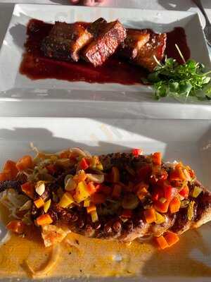 Russell's On Lake Ivanhoe