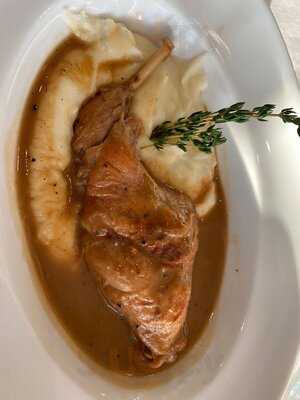 Russell's On Lake Ivanhoe