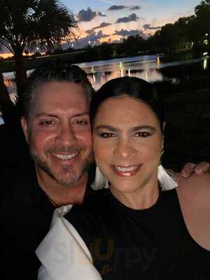 Russell's On Lake Ivanhoe