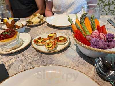 Jardin At The Garden