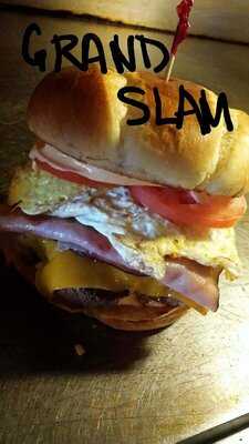 Mackesey's Irish Pub