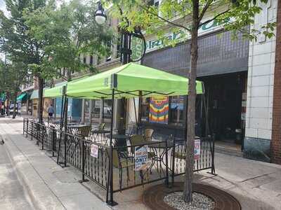 Mackesey's Irish Pub