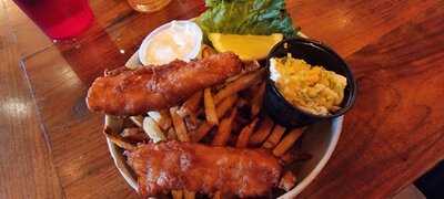 Trailhead Public House & Eatery