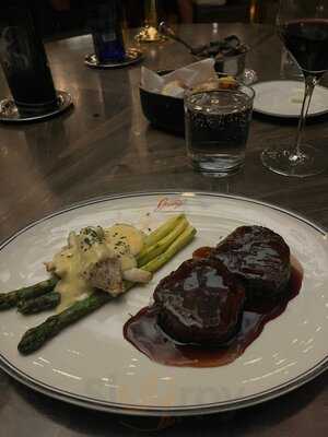 Barry’s Downtown Prime