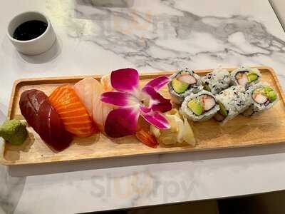 Hinata Sushi Bar And Grill