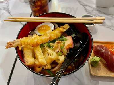 Hinata Sushi Bar And Grill