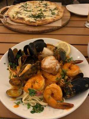 Enzo's Bistro And Bar