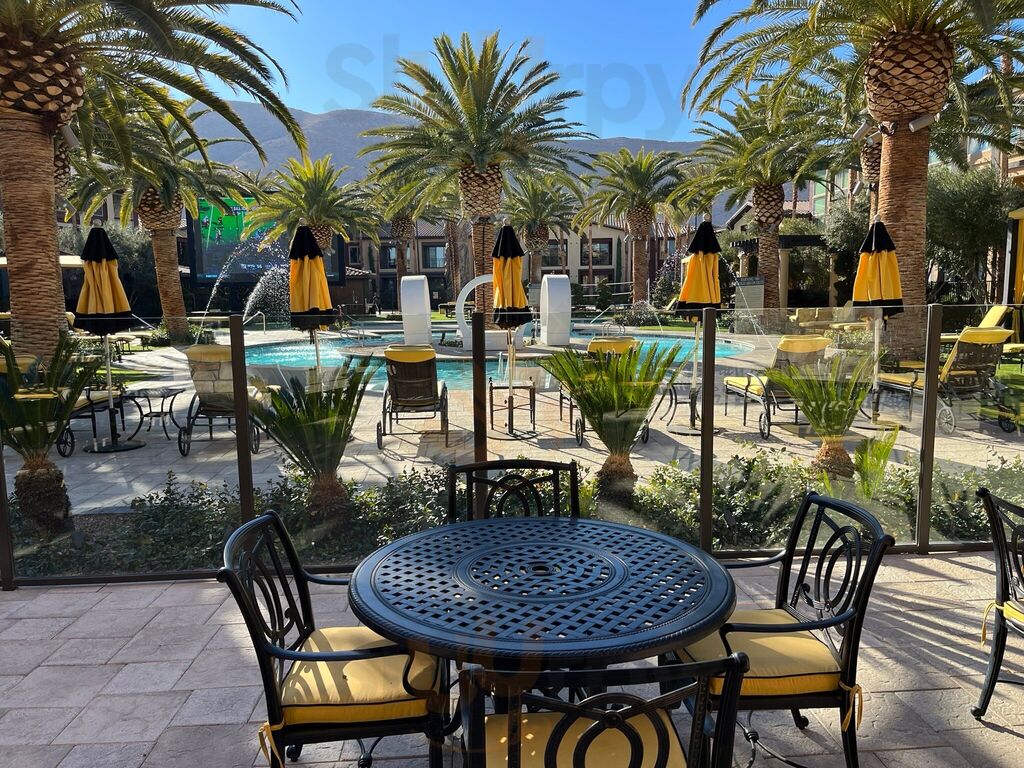 Becca Restaurant & Lounge