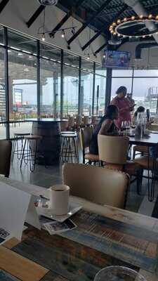 Waters Edge Winery And Bistro