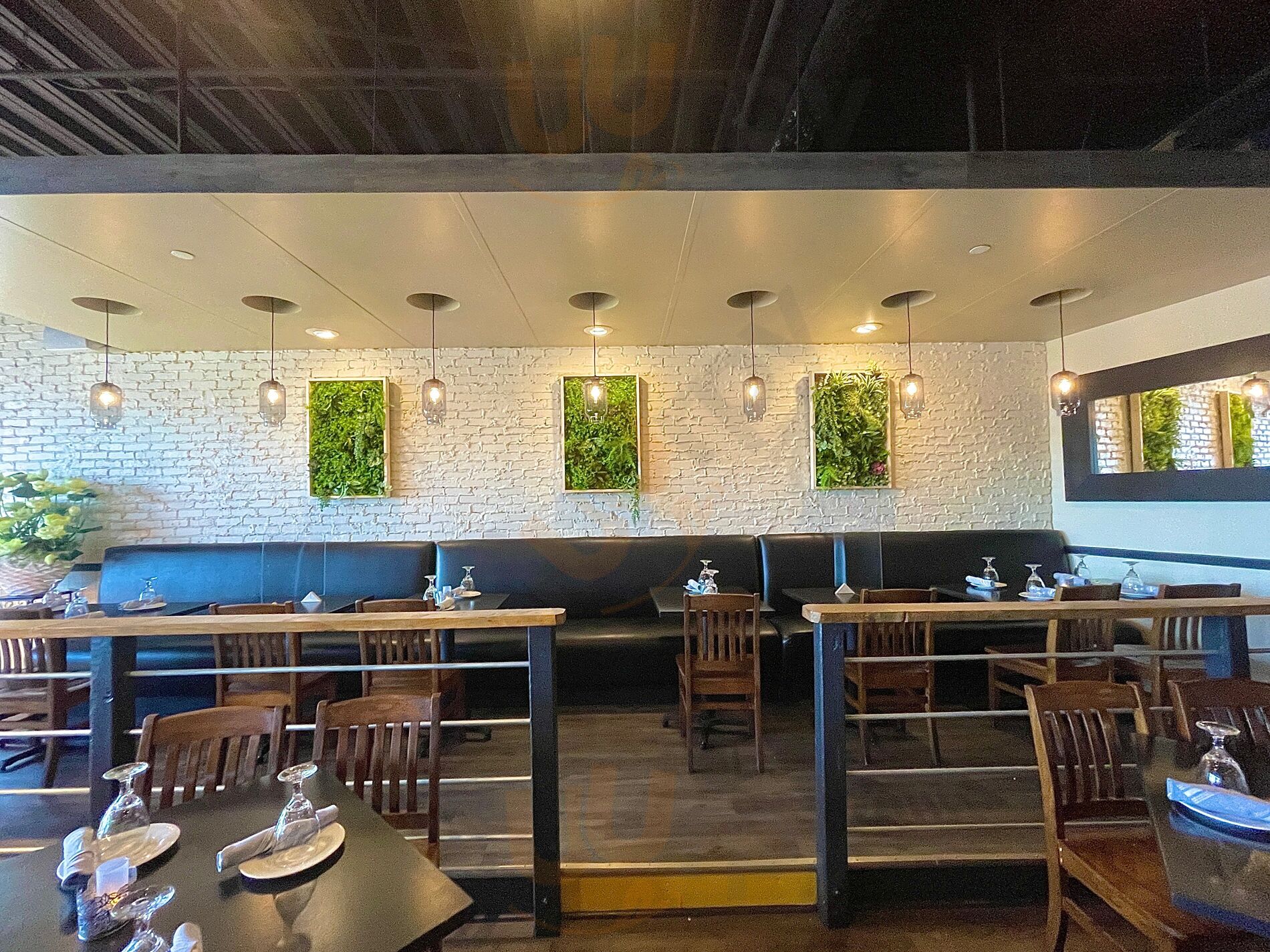 Banana Leaf Thai Restaurant & Bar