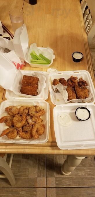 Wing Nights @ Benny & Pauls