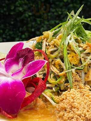 Kin Thai + Sushi Bulverde