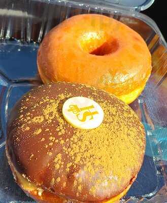 Saint Honore Doughnuts & Beignets