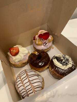 Saint Honore Doughnuts & Beignets