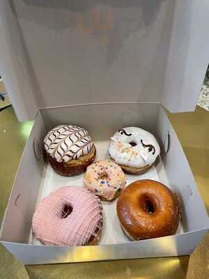 Saint Honore Doughnuts & Beignets