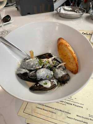 Walt's American Grille & Bar