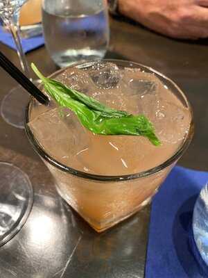 Walt's American Grille & Bar