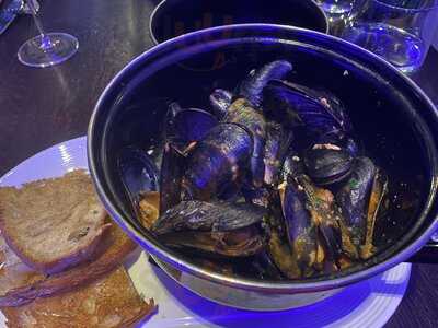 Manzo Lobster & Oyster Bar