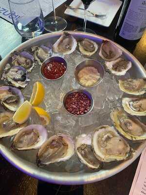 Manzo Lobster & Oyster Bar