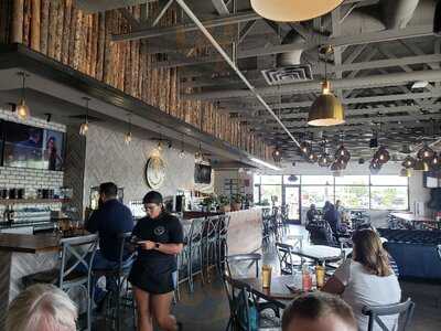 Sombremesa Restaurant & Brewery