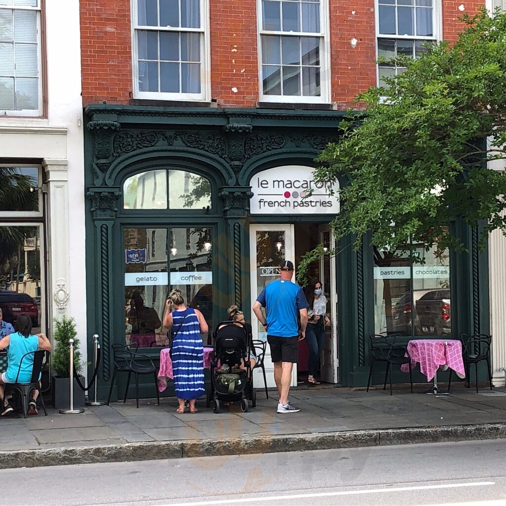 Le Macaron French Pastries