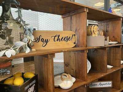 Fanelli's Deli + Market