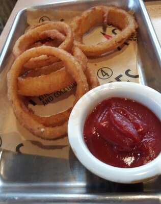 4 Aces Kitchen & Cocktails