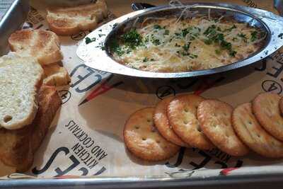 4 Aces Kitchen & Cocktails