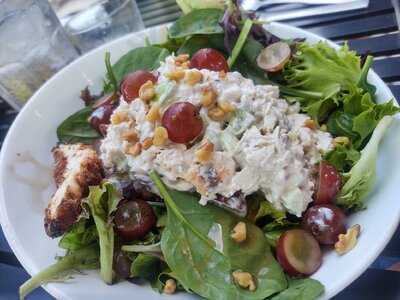 Yards Grille At Green Lakes