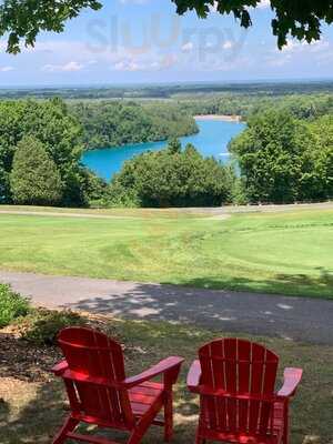 Yards Grille At Green Lakes