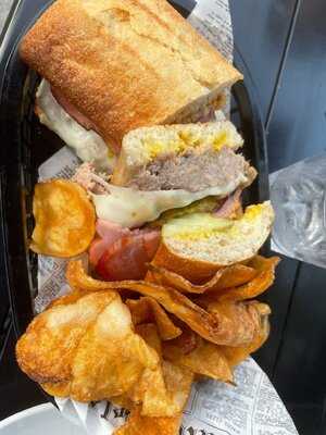 Yards Grille At Green Lakes