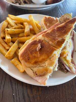 Calle Sol Latin Cafe & Cevicheria