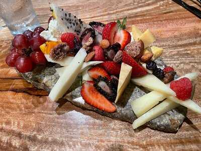 Island Vintage Wine Bar