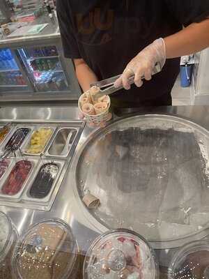 Iroll Ice Cream