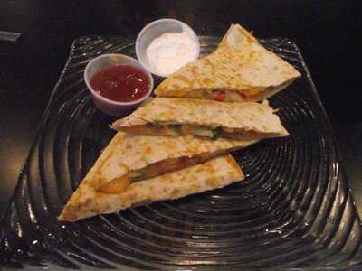 Off The Hook Bar & Grill