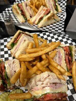 Miller's Pub At Newport Country Club